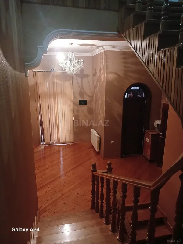 Satılır 6 otaqlı həyət evi 256 m²