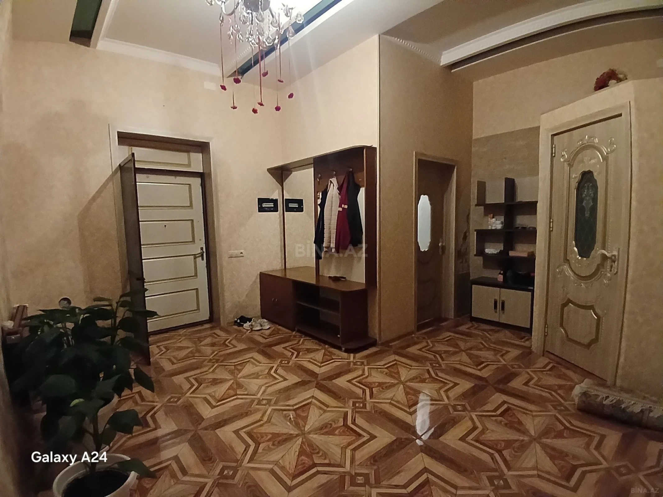 Satılır 6 otaqlı həyət evi 256 m²
