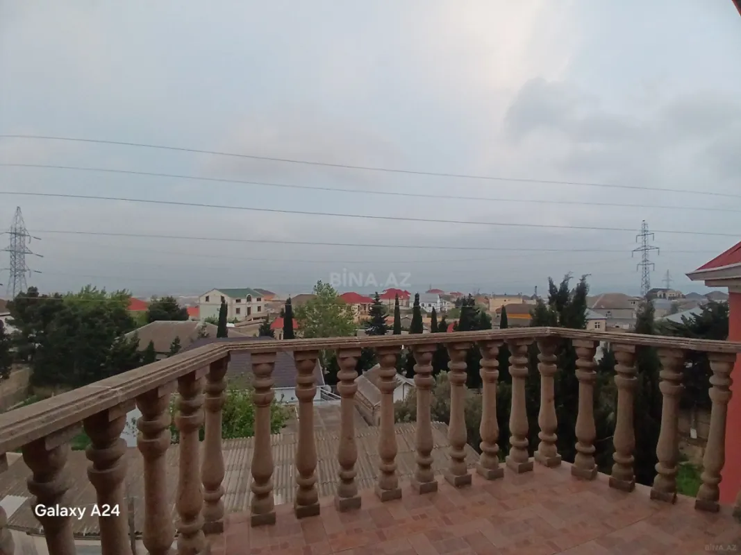 Satılır 6 otaqlı həyət evi 256 m²