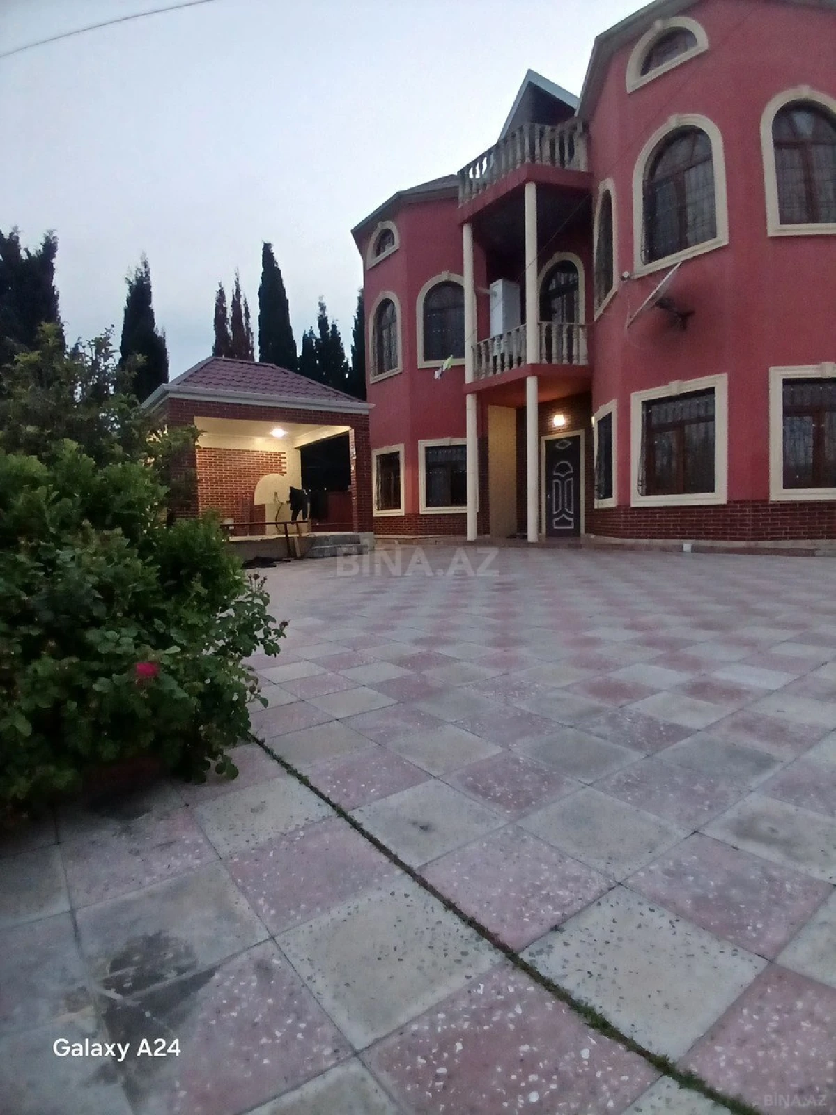 Satılır 6 otaqlı həyət evi 256 m²