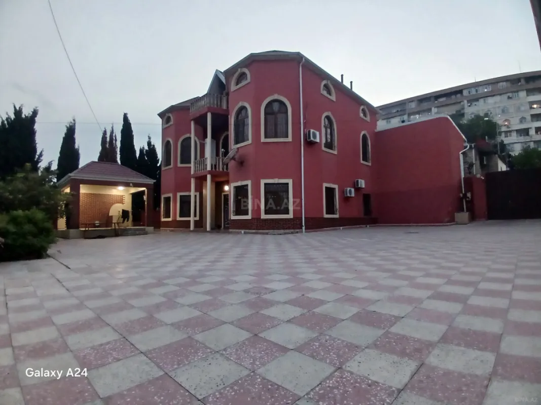 Satılır 6 otaqlı həyət evi 256 m²