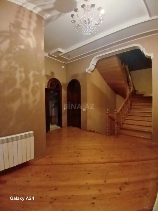 Satılır 6 otaqlı həyət evi 256 m²