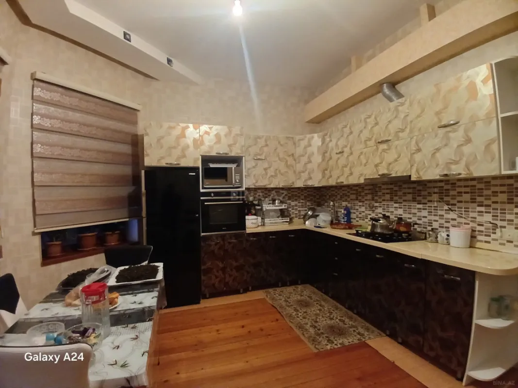 Satılır 6 otaqlı həyət evi 256 m²
