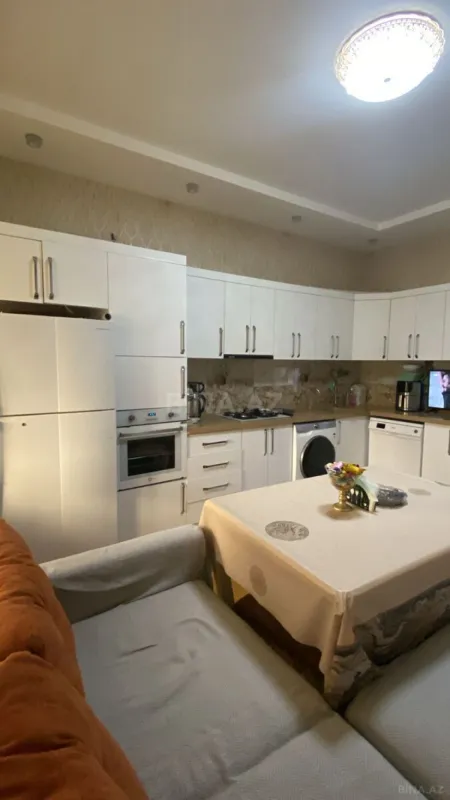 Satılır 3 otaqlı mənzil 137 m²