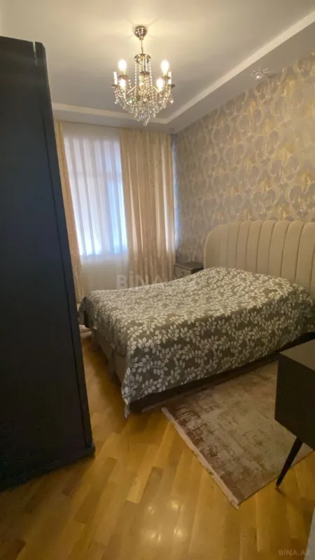 Satılır 3 otaqlı mənzil 137 m²