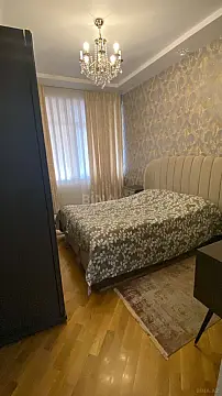 Satılır 3 otaqlı mənzil 137 m²