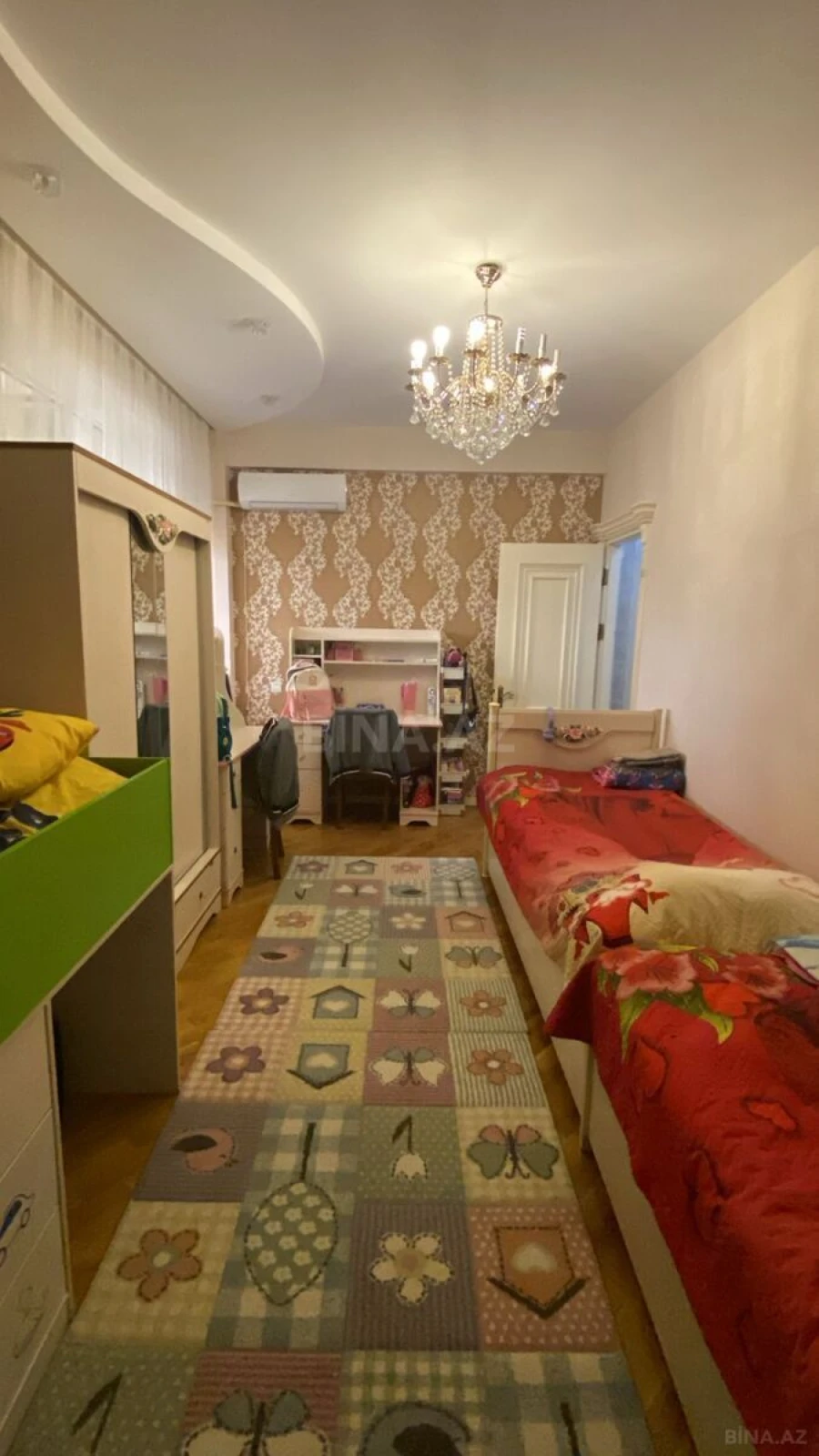 Satılır 3 otaqlı mənzil 137 m²