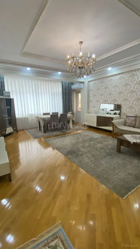 Satılır 3 otaqlı mənzil 137 m²
