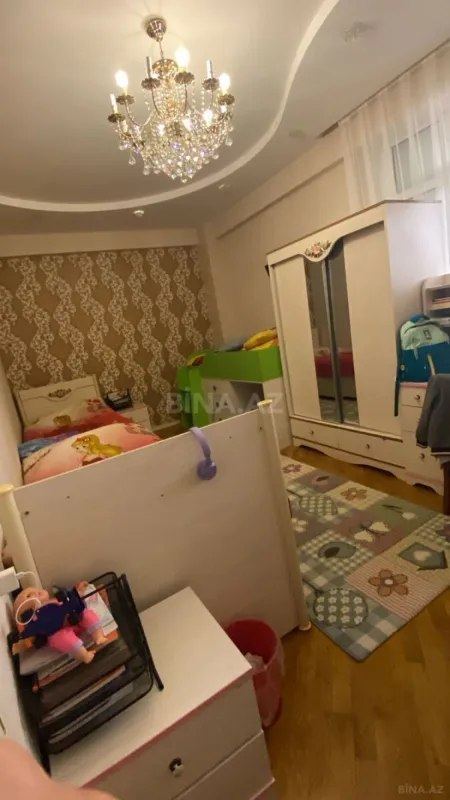 Satılır 3 otaqlı mənzil 137 m²