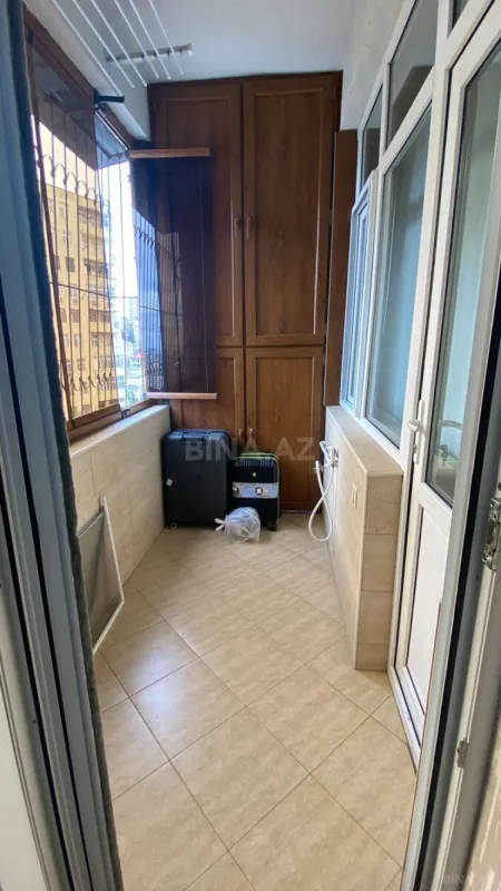 Satılır 3 otaqlı mənzil 137 m²