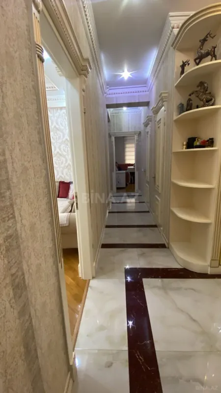 Satılır 3 otaqlı mənzil 137 m²