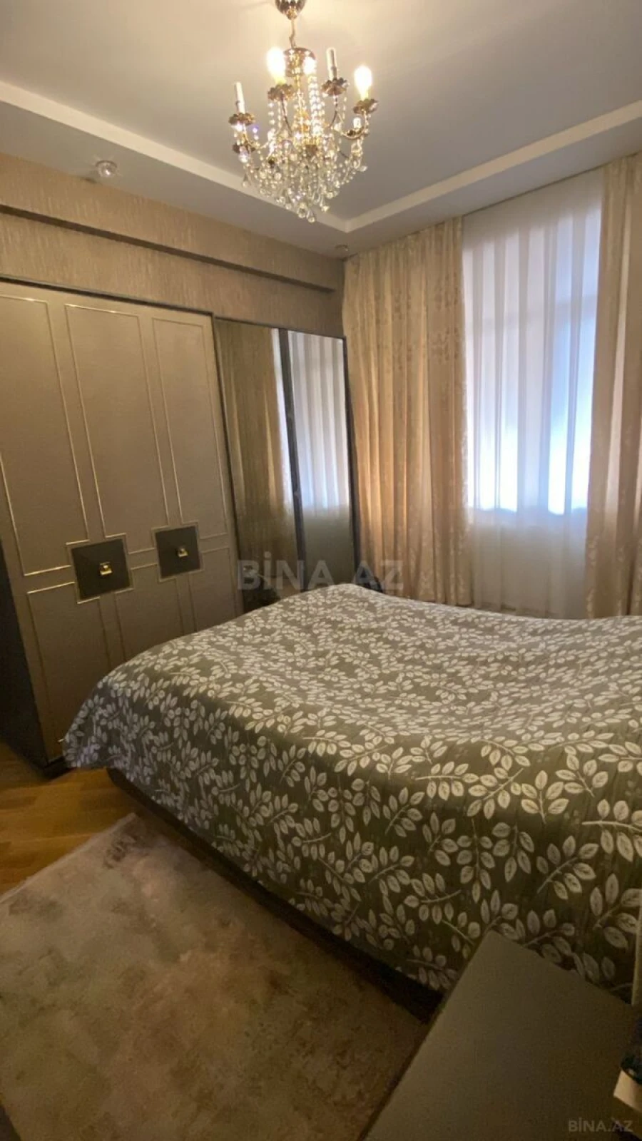 Satılır 3 otaqlı mənzil 137 m²