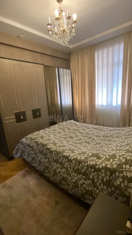 Satılır 3 otaqlı mənzil 137 m²