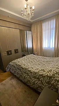 Satılır 3 otaqlı mənzil 137 m²
