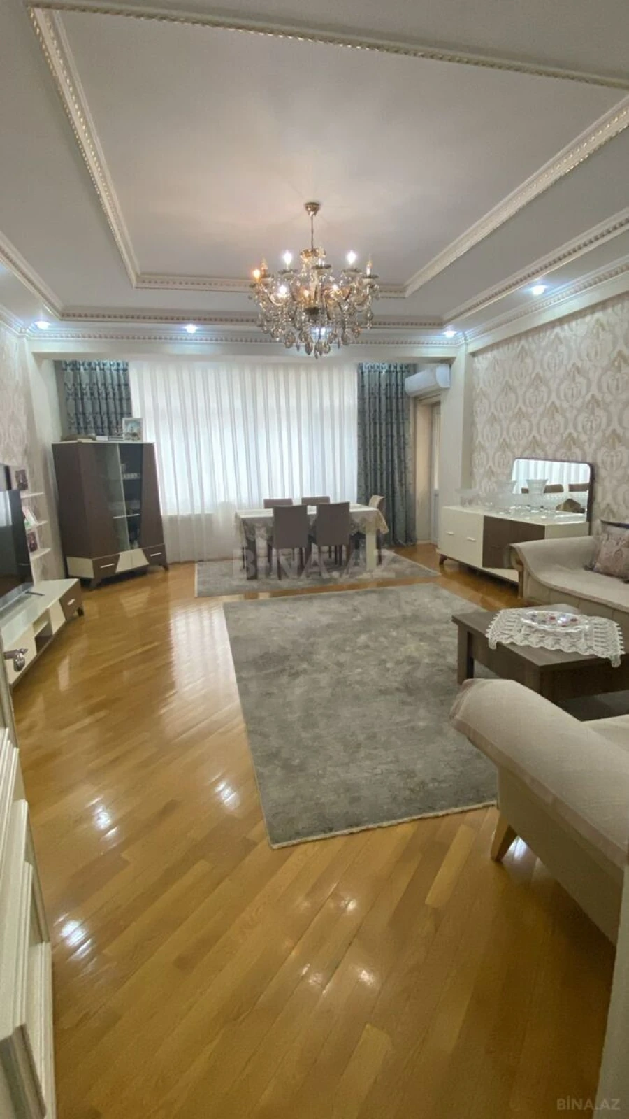 Satılır 3 otaqlı mənzil 137 m²
