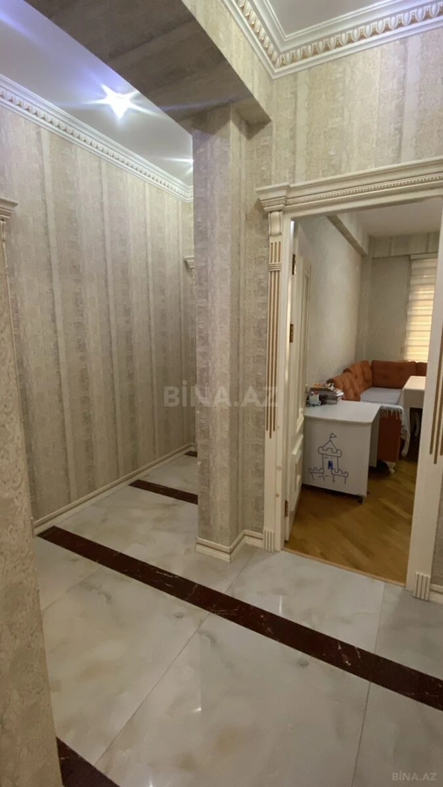 Satılır 3 otaqlı mənzil 137 m²