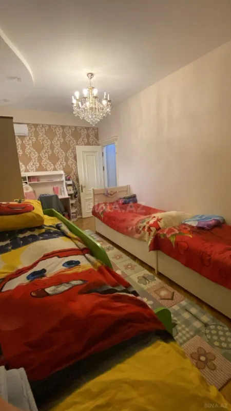 Satılır 3 otaqlı mənzil 137 m²