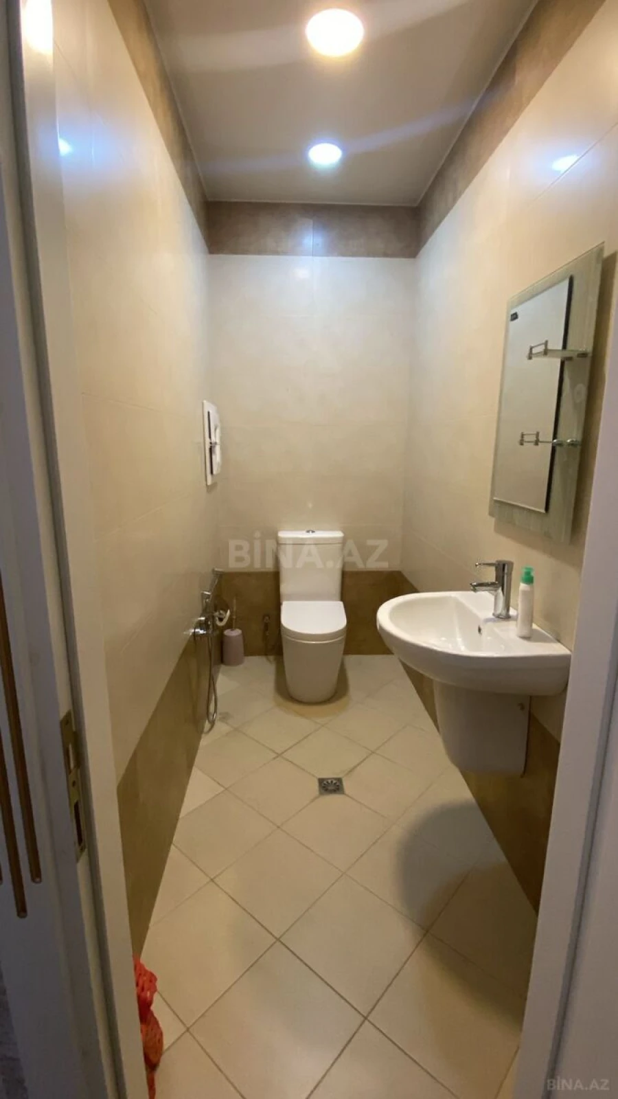 Satılır 3 otaqlı mənzil 137 m²