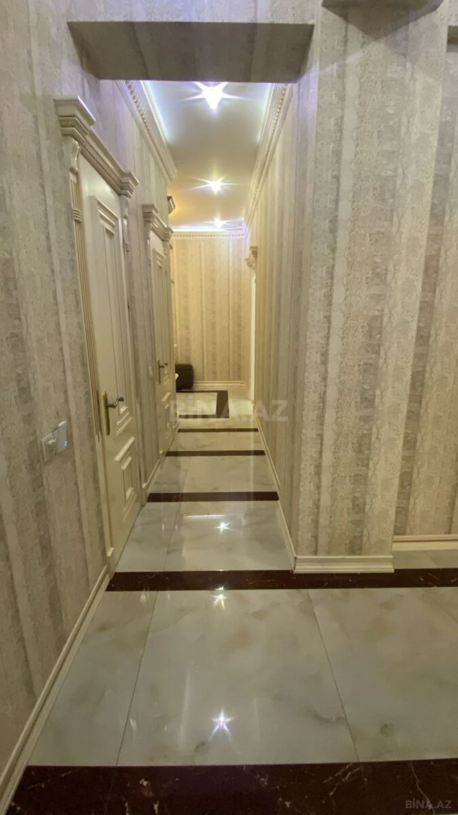 Satılır 3 otaqlı mənzil 137 m²