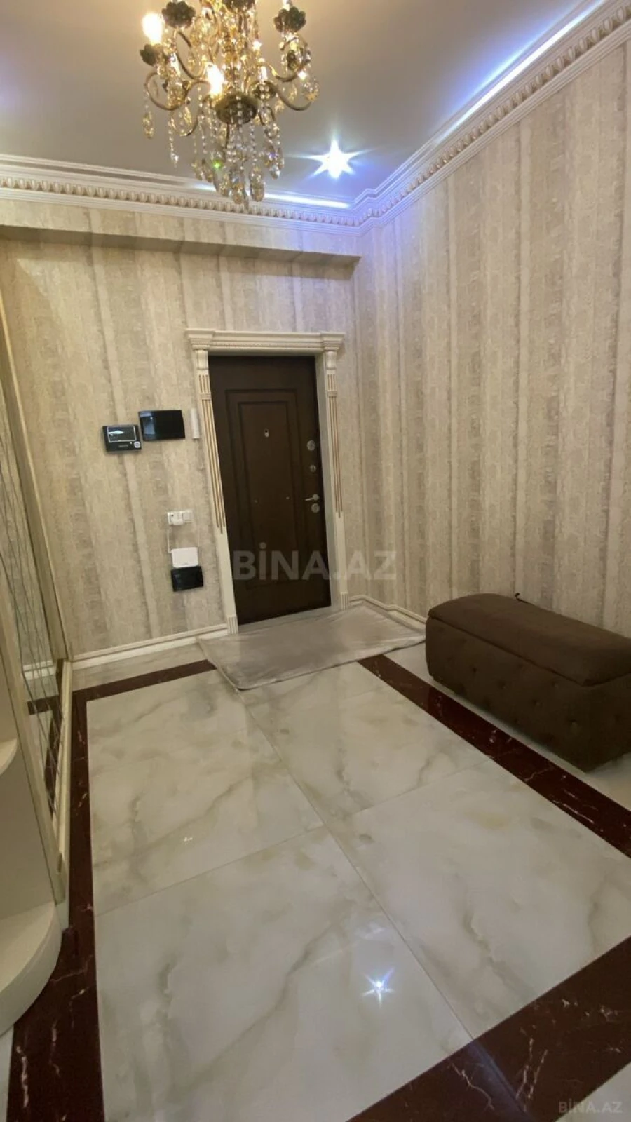 Satılır 3 otaqlı mənzil 137 m²