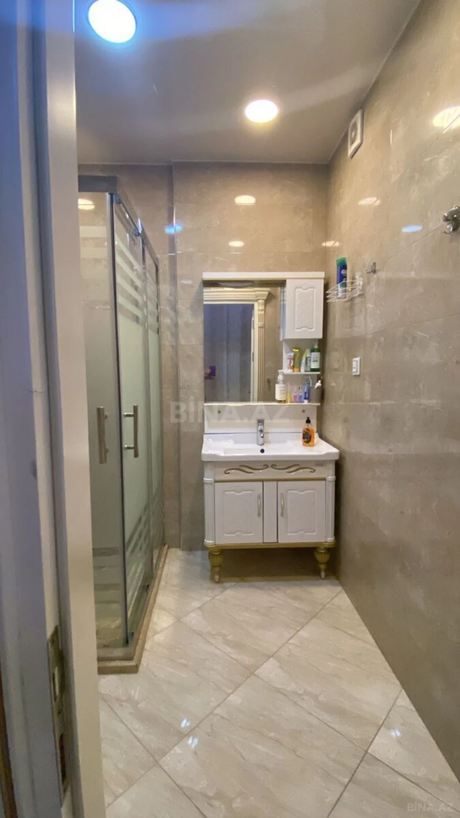 Satılır 3 otaqlı mənzil 137 m²