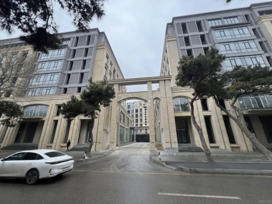 Satılır 3 otaqlı mənzil 136 m²