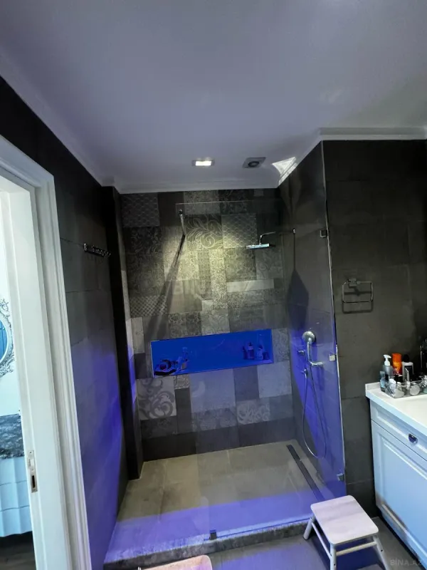 Satılır 4 otaqlı mənzil 154 m²