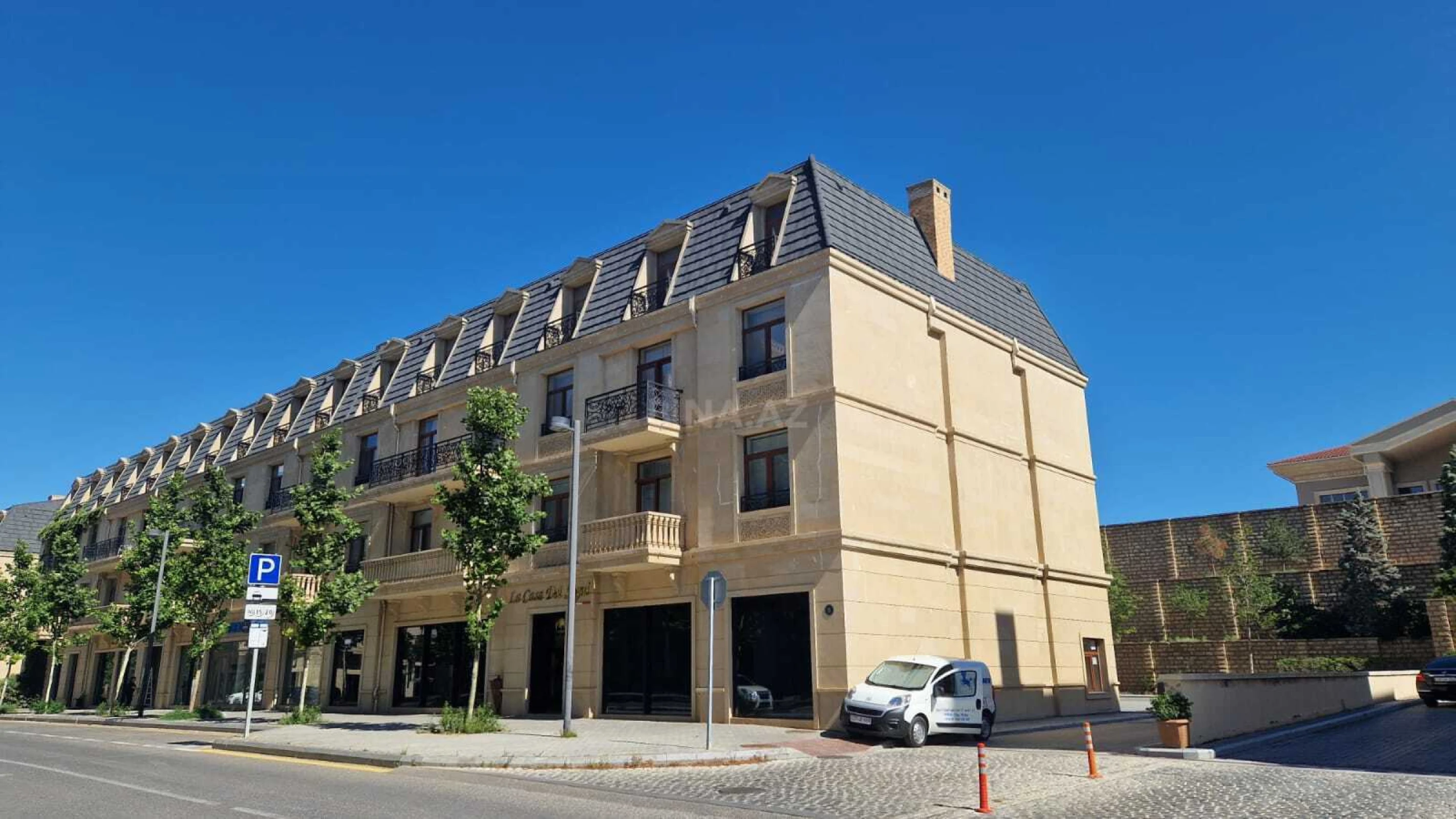 Satılır 4 otaqlı mənzil 154 m²