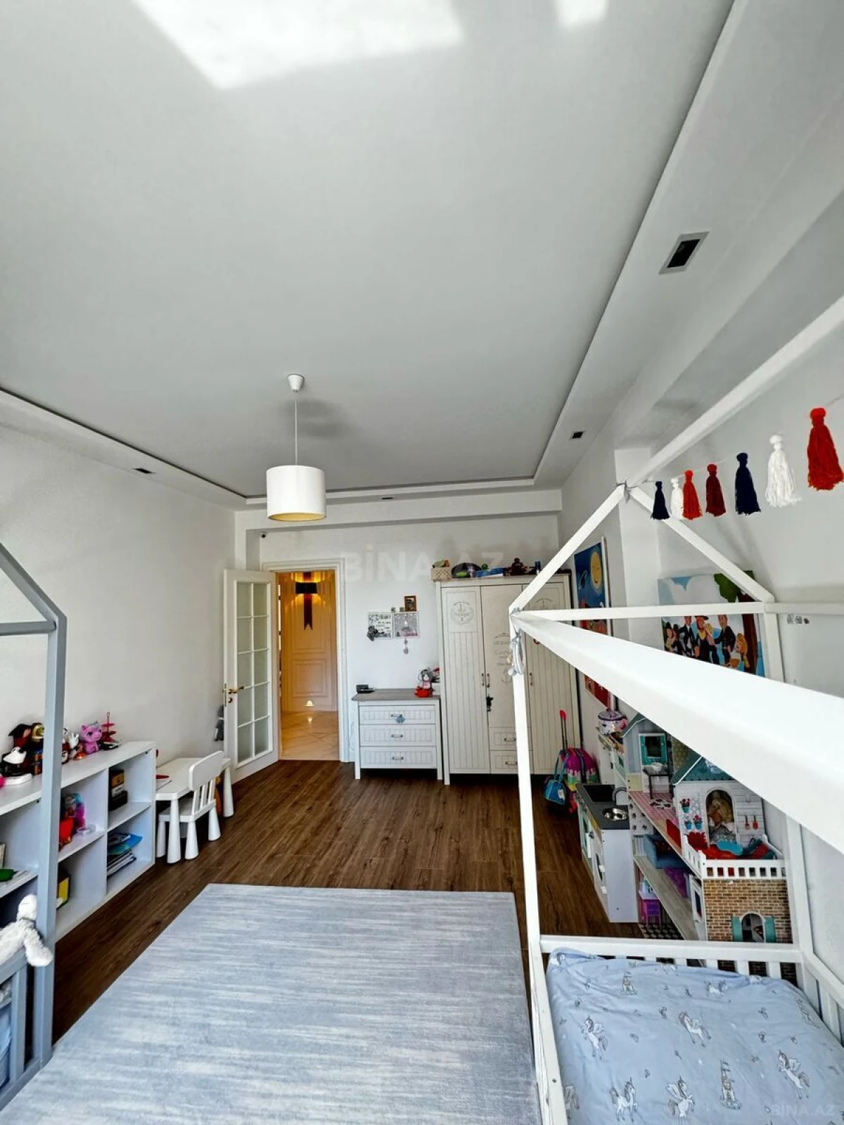 Satılır 4 otaqlı mənzil 154 m²