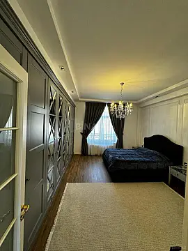 Satılır 4 otaqlı mənzil 154 m²