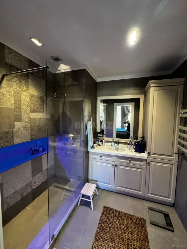 Satılır 4 otaqlı mənzil 154 m²