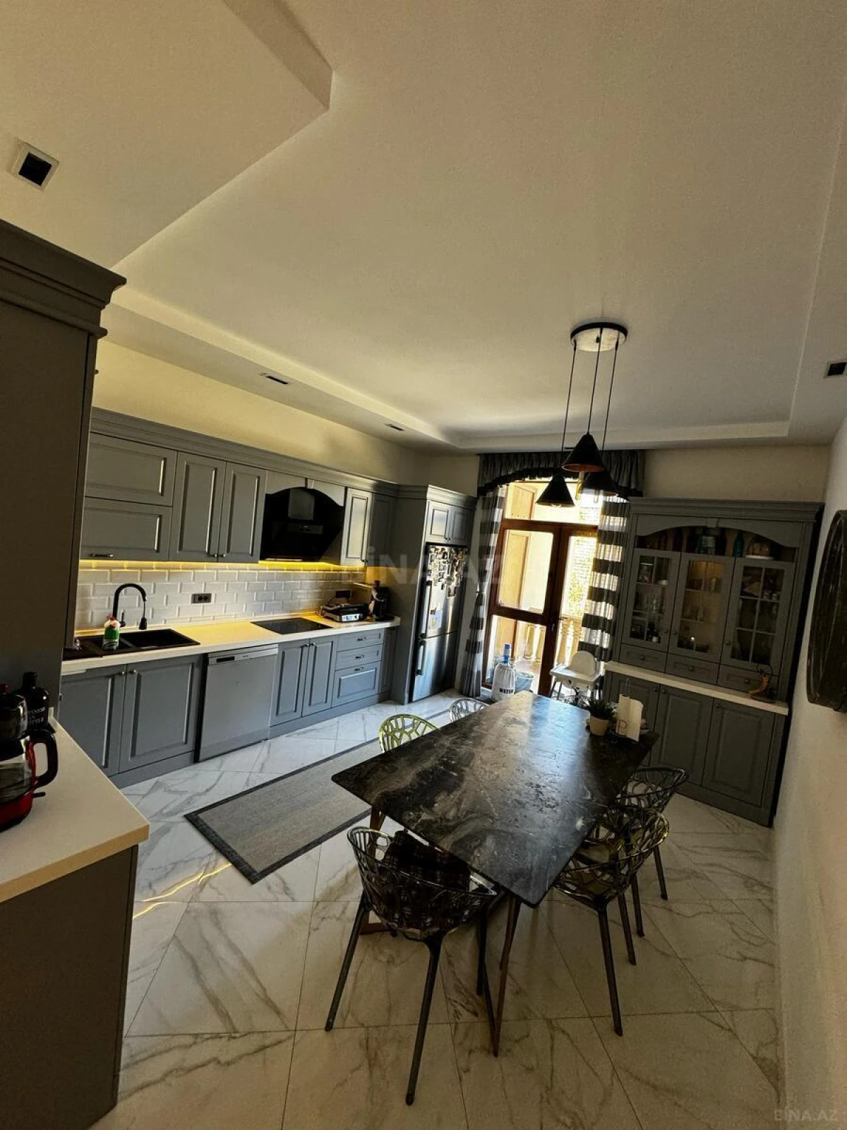 Satılır 4 otaqlı mənzil 154 m²