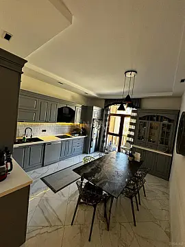 Satılır 4 otaqlı mənzil 154 m²