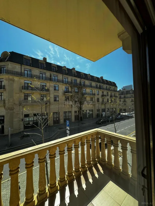 Satılır 4 otaqlı mənzil 154 m²