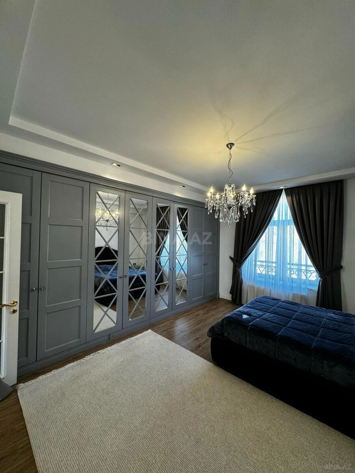Satılır 4 otaqlı mənzil 154 m²