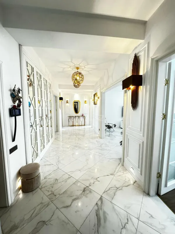 Satılır 4 otaqlı mənzil 154 m²