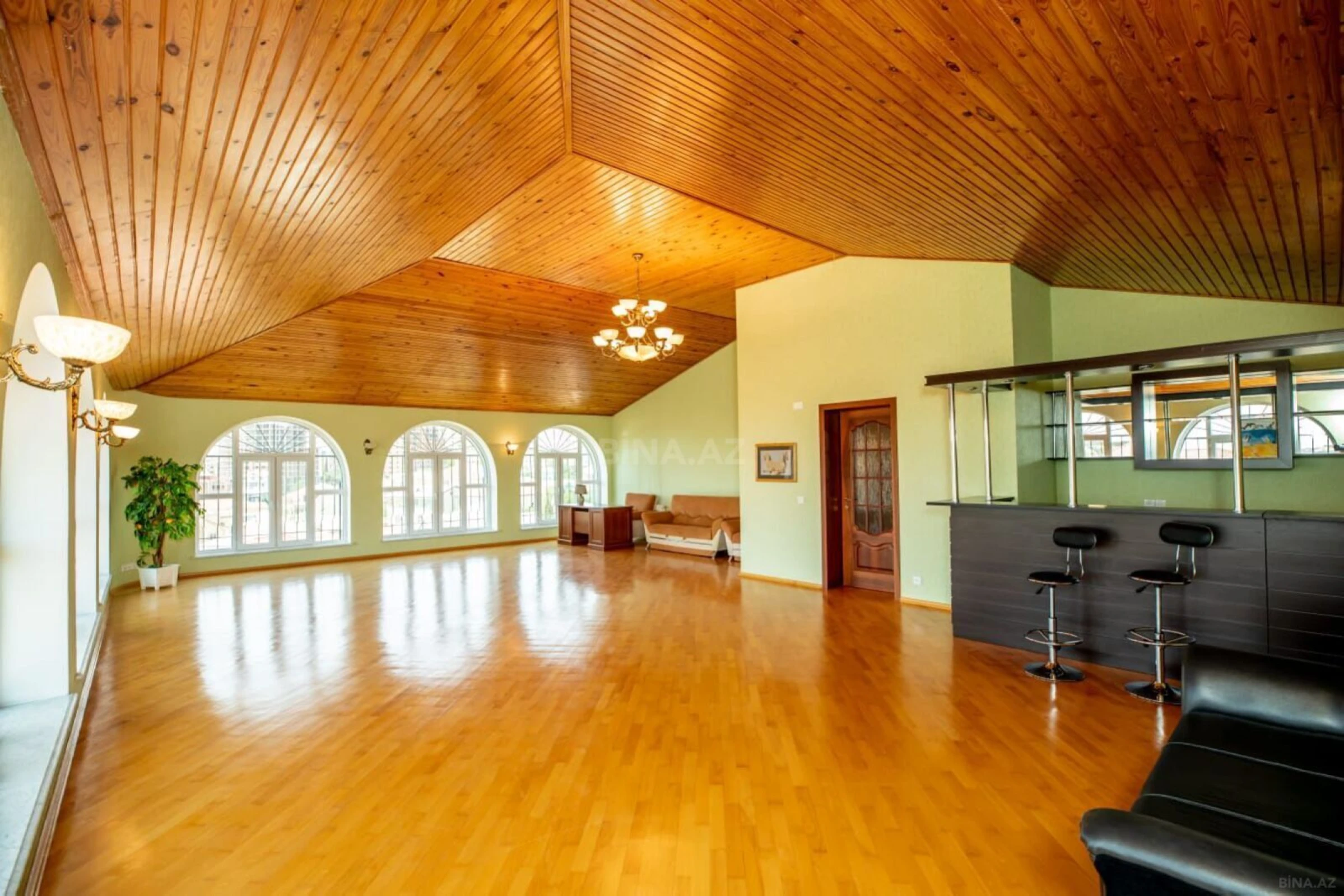 Satılır 7 otaqlı həyət evi 400 m²