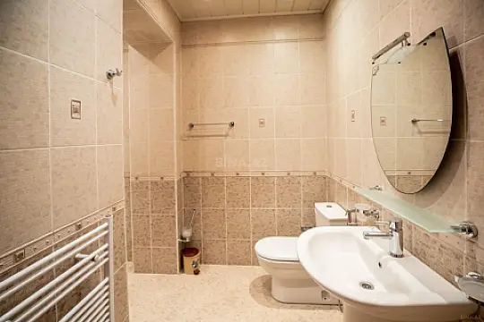 Satılır 7 otaqlı həyət evi 400 m²
