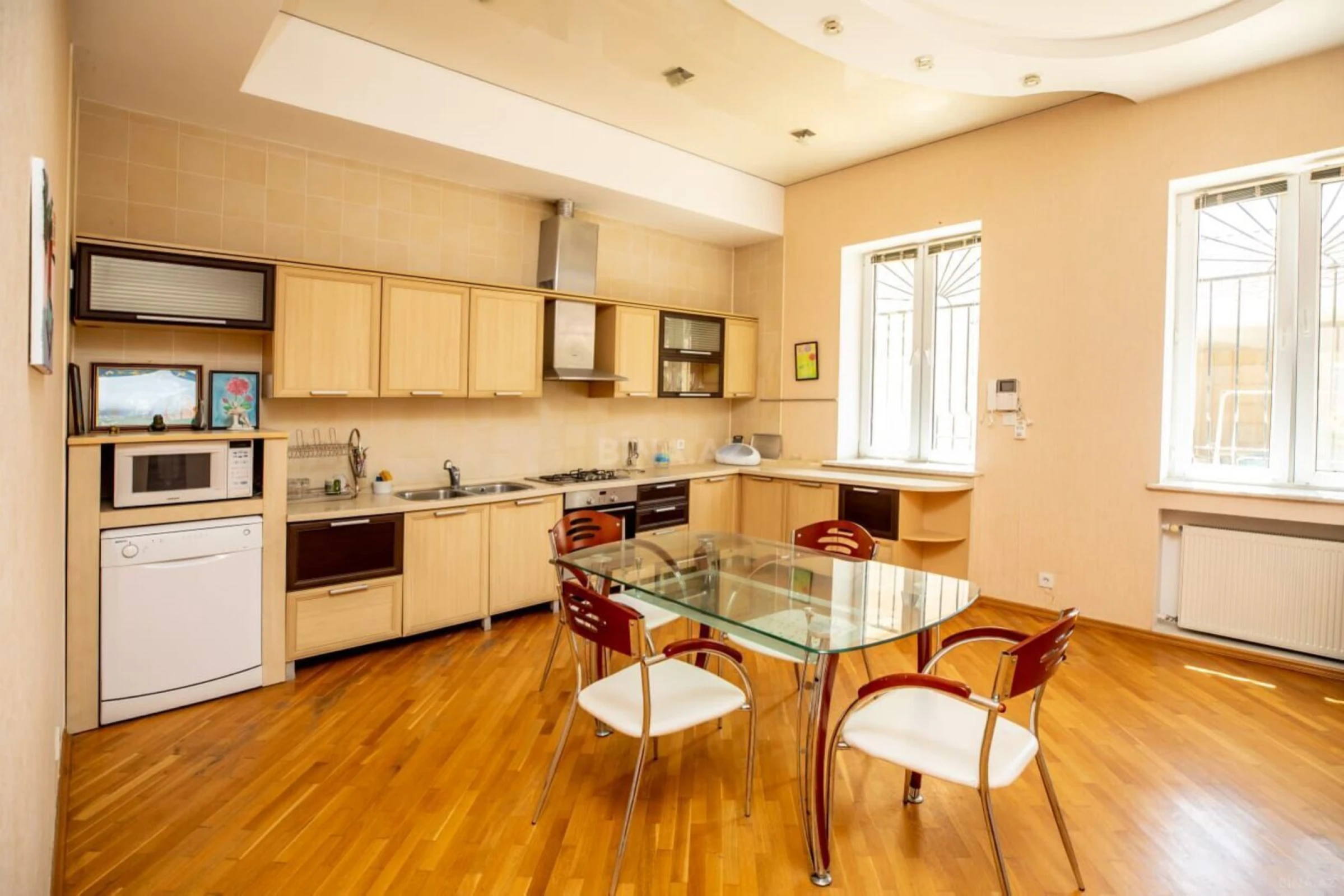 Satılır 7 otaqlı həyət evi 400 m²