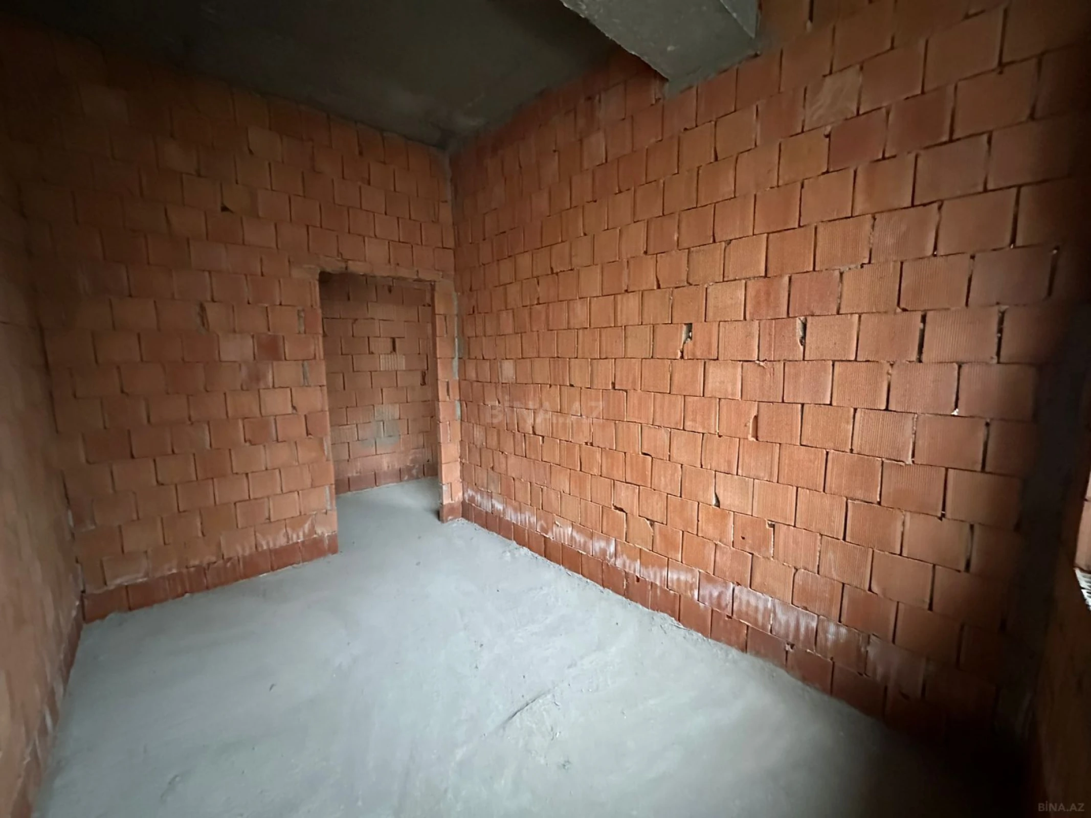 Satılır 2 otaqlı mənzil 77 m²