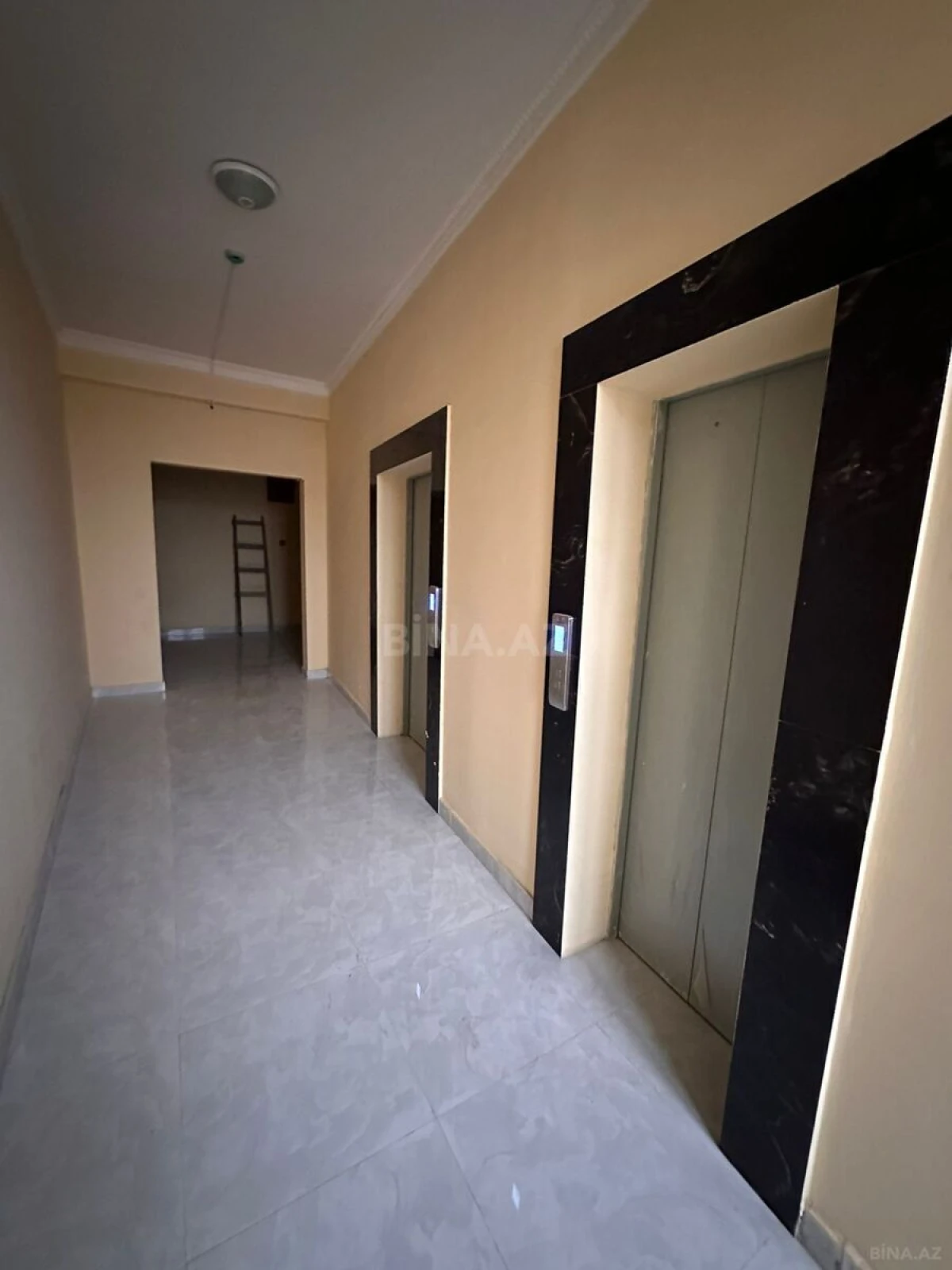 Satılır 2 otaqlı mənzil 77 m²