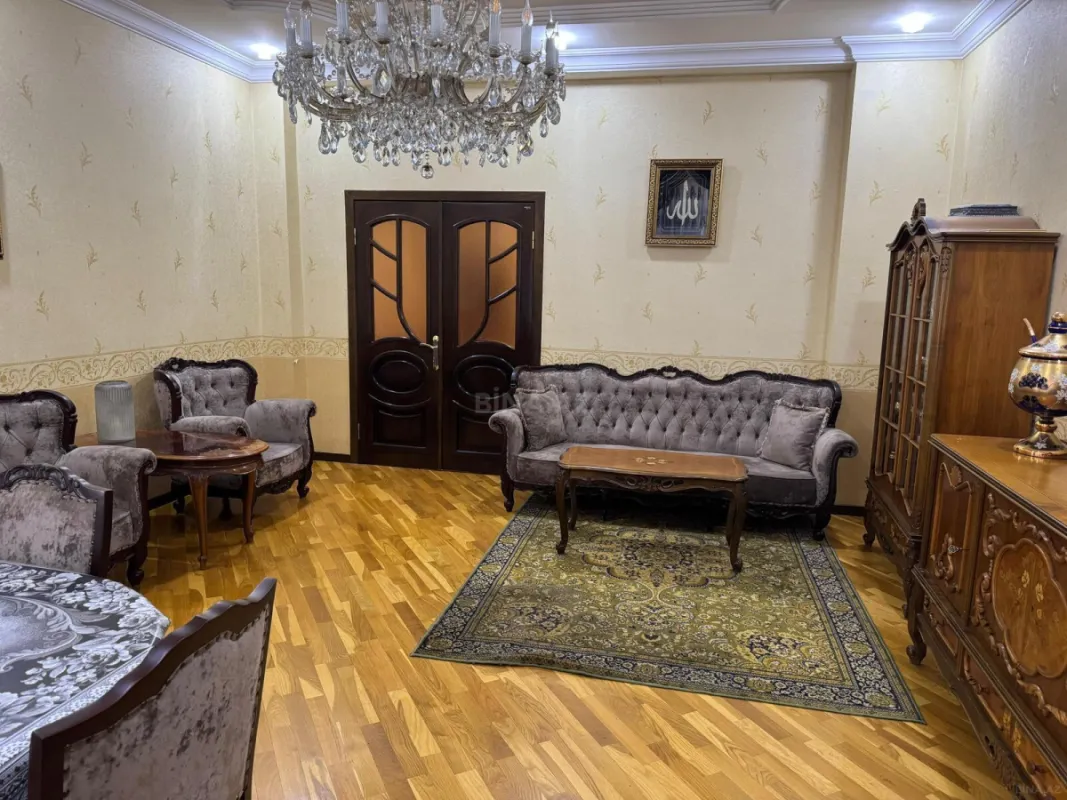 Satılır 3 otaqlı mənzil 130 m²