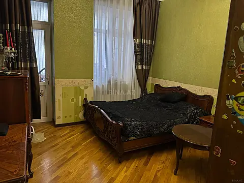 Satılır 3 otaqlı mənzil 130 m²