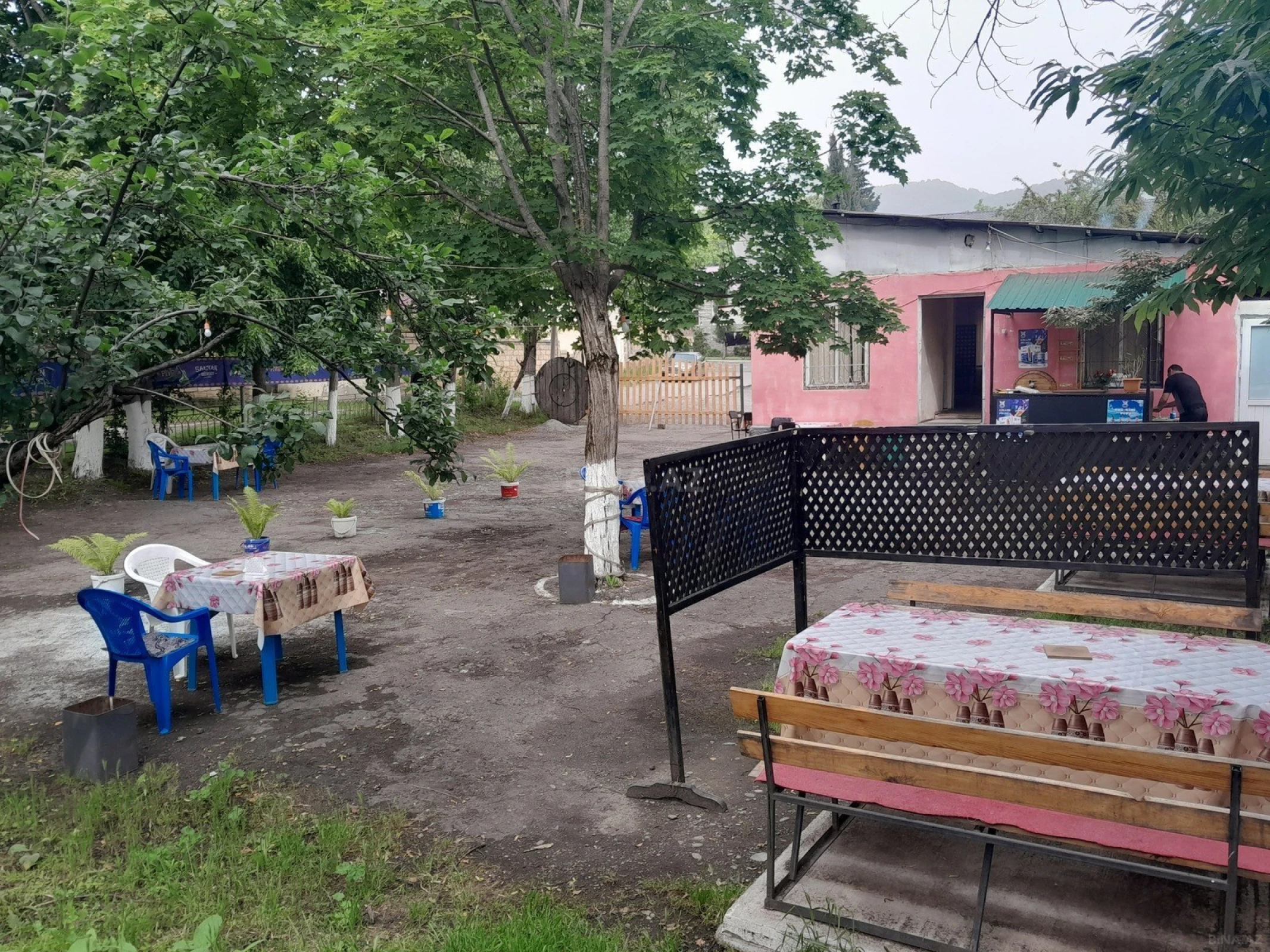 Satılır obyekt 400 m²