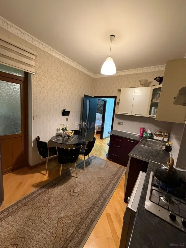 Satılır 4 otaqlı mənzil 135 m²