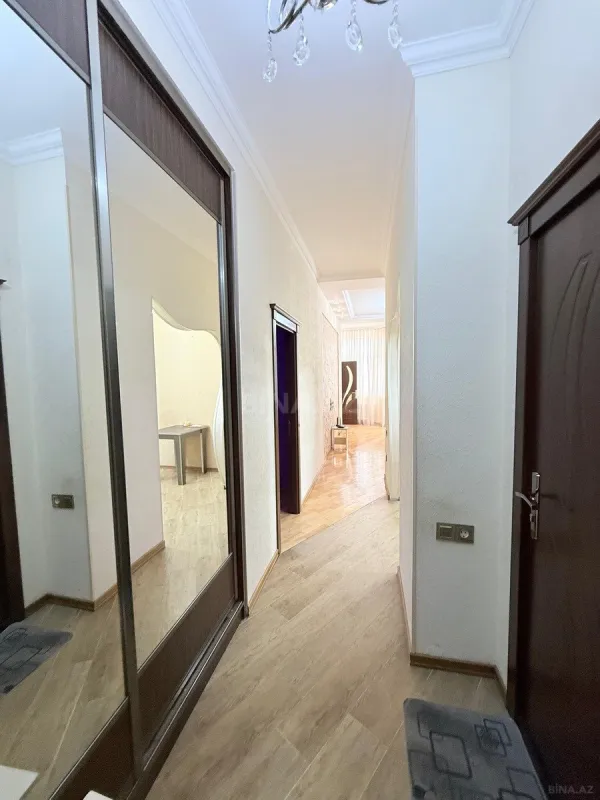 Satılır 4 otaqlı mənzil 135 m²