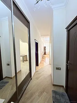 Satılır 4 otaqlı mənzil 135 m²