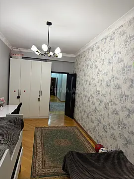 Satılır 4 otaqlı mənzil 135 m²