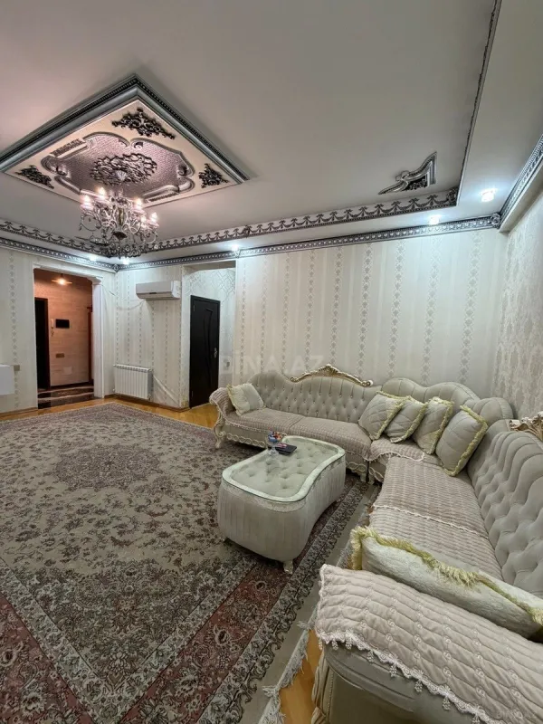Satılır 4 otaqlı mənzil 135 m²