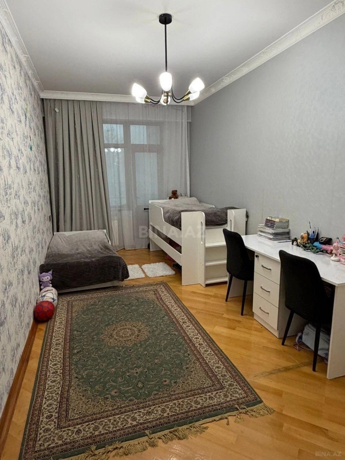 Satılır 4 otaqlı mənzil 135 m²